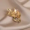 2025 Nuevo Broche de Espiga de Trigo Antideslizante de Luz Lujo Ligero Corsage de Mujer de Gama Alta Pin para Abrigo Suéter Venta al por Mayor