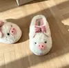 Pantufas de algodão fofas e de estilo doce em formato de porco com sola grossa, nova coleção outono/inverno 2026, forradas com fleece para aquecimento, design fácil de calçar, perfeitas para usar em casa