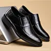 Sapatos Sociais Masculinos de Couro Respirável Estilo Britânico Slip-On Couro Macio Solado Macio Sapatos Casuais Masculinos