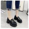 Mocassins de Outono 2025 Novos Sapatos de Couro Pequenos Slip-On Estilo Britânico Sapatos Solteiros Pequenos com Aumento de Altura Sapatos de Couro Pequenos de Sola Grossa