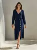 Conjunto de dos piezas de punto estilo europeo y americano con cuello en V y falda de abertura abotonada, elegante conjunto de dos piezas multicolor para mujer para ir al trabajo
