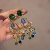 Aretes de Estilo Exótico de Venta Caliente Retro Literario Clásico Dignificado Ganchos para la Oreja Versátil Hueco Moda Borla Colgantes
