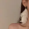 Pendientes de Borla con Perlas de Imitación y Plumas Estilo Retro Francés Súper Hada Otoño e Invierno Nuevos Pendientes Elegantes de Nicho de Alta Gama para Vacaciones