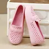 Sandalias clásicas de mujer del viejo Pekín zapatos de cueva malla transpirable Joker exterior vestido casual antideslizante resistente al desgaste 2024