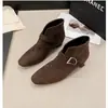 Botas Femininas com Aumento de Altura de 5cm Salto Anabela Estilo Britânico Botas Curtas e Botas de Cano Curto 2026 Outono/Inverno Novas Botas da Moda Versáteis e Tendência