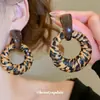 Pendientes Colgantes Redondos Geométricos de Resina con Estampado de Leopardo y Cuero de Aguja Plateada, Pendientes de Botón Estilo Melard, Pendientes de Diseño Nicho para Mujer
