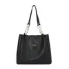 Bolso grande casual retro estilo coreano para trabajo y uso diario para mujer, nuevo bolso de hombro tipo tote tejido para principios de otoño de 2026