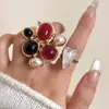 Anillo Abierto Grande Flor de Piedra Natural Incrustada Hecho a Mano Estilo Francés Vintage con un Toque de Lujo, Anillo de Banda Ancha de Ágata Metálica