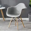 Cadeira de Plástico Moderna para Uso Doméstico com Braços Criativos Eames e Encosto, Adequada para Cafés e Restaurantes de Fast-Food