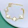 Tienda de Oro Mismo Estilo Arena Dorada Láser Calabaza Pulsera Alta Retención de Color Mariposa Brillante Joyería de Nicho Exquisita Trébol de Cuatro Hojas Mayoreo