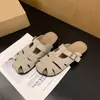 Versão Couro 2026 Verão Novo Estilo Couro Genuíno Vazado Sola Grossa Bico Fechado Estilo Birkenstock Meia-Sapatilha Feminina para Uso Externo