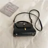 Bolso de mano de alta gama, diseño cuadrado pequeño, nueva colección 2026 para mujer, moderno y versátil, adecuado para ir al trabajo, bolso de hombro, lujo ligero, bolso cruzado elegante