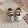 Zapatos Pequeños de Cuero Estilo Británico para Niñas 2026 Primavera/Otoño Nuevos Zapatos Mary Jane de Suela Suave Bebé Plata Modernos Zapatos de Princesa