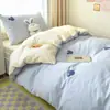 Juego de ropa de cama de algodón lavado de cuatro piezas 2026 modelo nuevo funda de edredón y juego de sábanas de algodón puro para dormitorio de estudiante juego de tres piezas