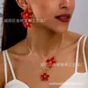 Conjunto de Colar e Brincos Pingente de Esmalte Flor de Frangipani de Três Peças para Mulheres, Moderno e Versátil para o Dia a Dia