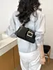 2026 Color Sólido PU Tendencia Personalidad Moda Diaria Simple Texturizado Bolso de Mujer Bolso de Hombro Bolso Cruzado con Hebilla Metálica
