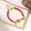 Pulseira de Corda Vermelha Aço Titânio Moda Corda Vermelha Pulseira da Sorte com Palavra Moeda Estilo Simples Nicho Ouro 18K Pulseira para Clavícula