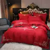 Juego de Cuatro Piezas de Lujo para Boda en Rojo Brillante con Diseños Bordados de Dragón y Fénix de Algodón, Adecuado para Habitaciones de Matrimonio Nuevo, Incluye Sábanas Ajustables, Ropa de Cama y Fundas de Edredón