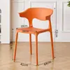 Banqueta Doméstica Forte e Durável Cadeira de Canto Encosto Mesa de Jantar Sala de Estar Alto Valor de Cor Popular na Internet Plástico Grosso Empilhável para Comer