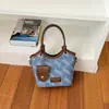 Bolso pequeño súper popular para mujer, nuevo modelo 2026, bolso cruzado tipo cubo color block de nicho de alta gama para el día a día