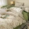 Novo conjunto de cama de quatro peças em algodão acolchoado Classe A para quarto de casa, dormitório estudantil fofo, capa de edredom, lençol, saia de cama, atacado