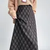 Falda midi de lana a cuadros para mujer para otoño e invierno, estiliza y tiene buena caída, falda de cola de pez línea A, falda larga a cuadros rojos