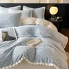 Nuevo Juego de Cuatro Piezas de Bola de Pelo de Conejo de Velour Tallado Lujo Ligero Coloración Tridimensional Velour de Leche Jacquard Calentamiento Espeso Ropa de Cama