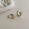 Brincos de Estrela em Contraste de Cor Prata para Mulheres, Design de Nicho com Sensação de Luxo, Argolas Doces e Descoladas, Brincos de Estilo Minimalista Único