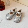 Zapatos de Cuero con Lazo de Moda para Niñas Suela Suave Primavera y Otoño Zapatos Individuales 2026 Nuevos Versátiles Zapatos de Princesa para Niñas Pequeñas