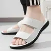 Sandálias Masculinas de Verão Dupla Finalidade Antiderrapantes Casuais Respiráveis e Confortáveis Sandálias e Chinelos para Exterior Prontas para Entrega