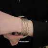 2026 Nova Pulseira Aberta de Metal Plissada com Renda Estilo Europeu e Americano, Design Exagerado de Alto Padrão, Joia de Nicho