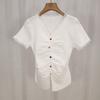 Camiseta Feminina de Renda Delicada Cor Pura Manga Curta para o Verão Decote V Plissada Modelagem Slim Única e Bonita
