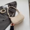 Bolsa Pequena de Mão Plissada Listrada Estilosa de Nicho Feminina Moda Bolsa Saco 2025 Verão Simples Casual Bolsa de Ombro