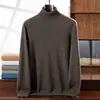 Otoño e Invierno Nuevo Tejido de Cachemira Capa Base Holgada Commute de Negocios Manga Larga Cálido Casual Cuello Alto Para Hombre