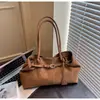 Bolsa Retrô Transfronteiriça para Mulheres, Grande Capacidade, Nova Bolsa de Ombro/Axila Casual Outono/Inverno 2026, Bolsa Tote Texturizada para o Dia a Dia