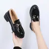 Mocasines negros de cuero estilo británico para mujer, nueva colección otoño/invierno 2026, forrados de felpa para abrigar, planos slip-on de moda
