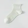 Calcetines Cortos de Malla Transpirable Finos de Verano para Mujer, Antibacterianos, Resistentes al Olor, Color Sólido, Calcetines Casuales Sin Costuras