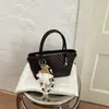 Bolso de mano de moda con patrón tejido de nicho de color sólido 2026 nuevo para principios de otoño bolso cruzado bolso de hombro simple y elegante
