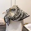 Bufanda Cuadrada de Seda con Estampado de Leopardo Salvaje Chal de Alta Calidad Bufanda Pequeña Cuadrada Versátil para Cuello Bufanda para Mujer