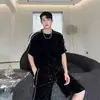 Traje casual a rayas estilo americano para hombre, conjunto de ropa deportiva retro juvenil de verano moderno para exteriores