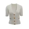 Camiseta de punto de manga corta estilo Chanel con cuello en V, hebilla metálica, corte ajustado, adelgazante, seda helada para mujer, top corto de verano, nuevo