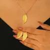 Suministro Transfronterizo Europeo y Americano Moda Retro Pulsera Anillo de Metal Dorado con Pliegues de Hoja Traje Abierto de Dos Piezas para Mujer
