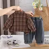 Traje casual estilo coreano para niños de uno a cinco años, nuevo conjunto de tres piezas para otoño: camisa a cuadros con logo de oso y manga larga para niños