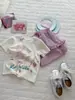 [Em Estoque] Roupas Infantis 2026 Verão Novas Blusas para Meninas Alta Elasticidade Costela Sem Costura Calças com Estampa Digital Secagem Rápida