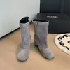 Botas de Caballero con Remaches para Mujer Nuevas de Media Pantorrilla Versátiles Estilo Anti-Mainstream para Mujer Botas de Tacón Grueso Botas de Moda de Gamuza