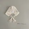 Gorro de Punto para Niños Rojo con Cordones Otoño e Invierno Cálido Sombrero de Lana Tejido a Crochet Borde de Encaje Borla Protección para las Orejas Sombrero a Prueba de Viento