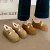 Sapatos de Algodão Fofos Moda Solado Grosso Forro de Pelúcia Sapatos Casuais Femininos Novo Estilo Outono/Inverno 2026 Quente Confortável Mocassins com Fivela