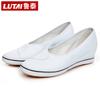 Zapatos de enfermera Lu Tai color sólido suela suave transpirables boca cuadrada zapatos blancos pequeños salón de belleza hospital trabajo no cansan los pies zapatos de tela venta al por mayor