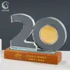 Trofeo de Cristal Creativo Insignia de Aniversario Hecha a Medida Incrustada con Medalla Trofeo de Gama Alta Hecho a Medida para Empleados Destacados