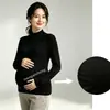 Ropa de maternidad: Camiseta de polar de doble cara con cuello alto medio, un artículo popular de otoño/invierno, disponible en tallas grandes, diseñada para disimular el vientre y minimizar la apariencia del embarazo, con un tejido texturizado resistente a las arrugas y un estilo de capa base moderno